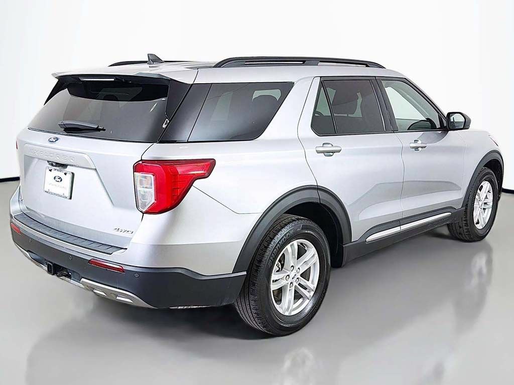 Used 2023 Ford Explorer XLT w/ Equipment Group 202A AWD/4WD image 9