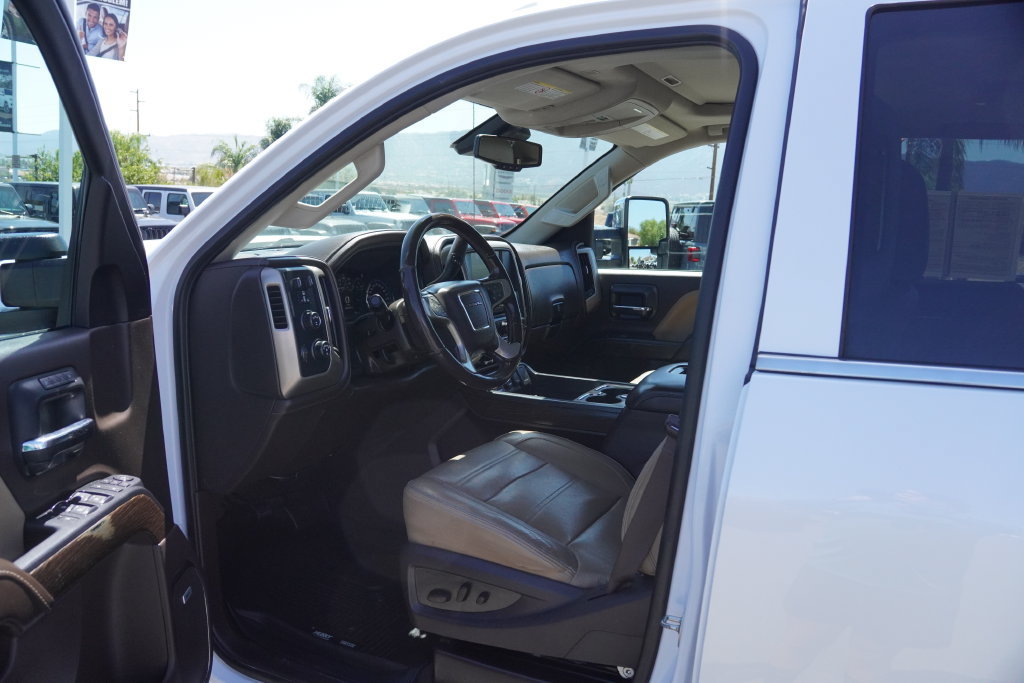 Used 2018 GMC Sierra 2500 Denali w/ Duramax Plus Package AWD/4WD image 30