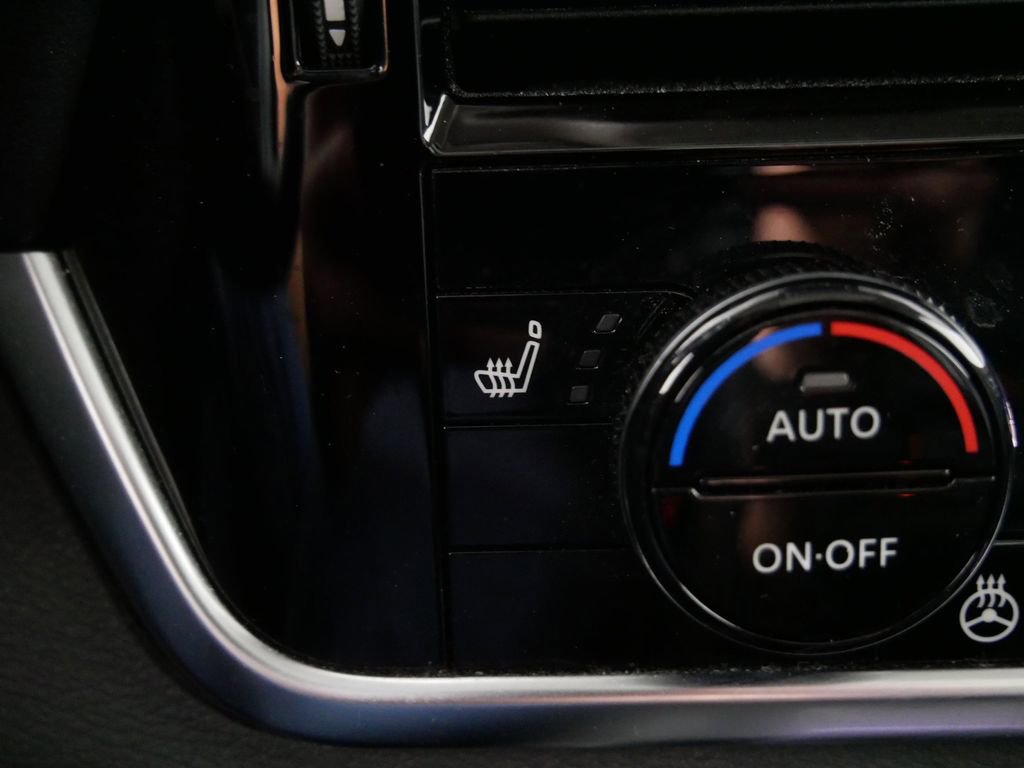 Used 2022 Nissan Rogue Platinum w/ Head-Up Display Package image 26