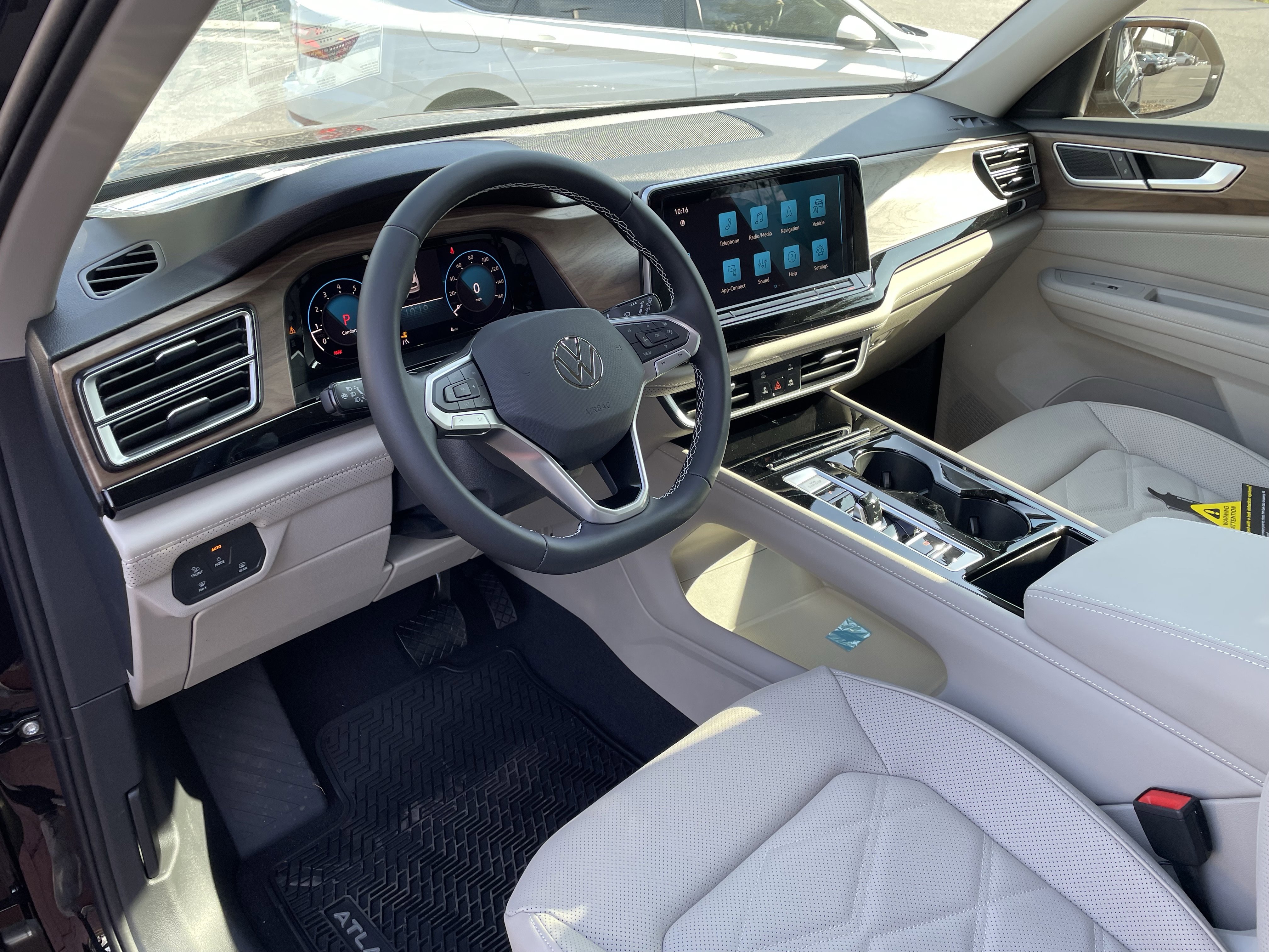 New 2026 Volkswagen Atlas SE image 16