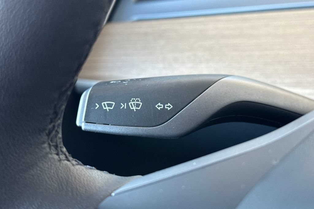 Used 2023 Tesla Model Y Long Range AWD/4WD image 31