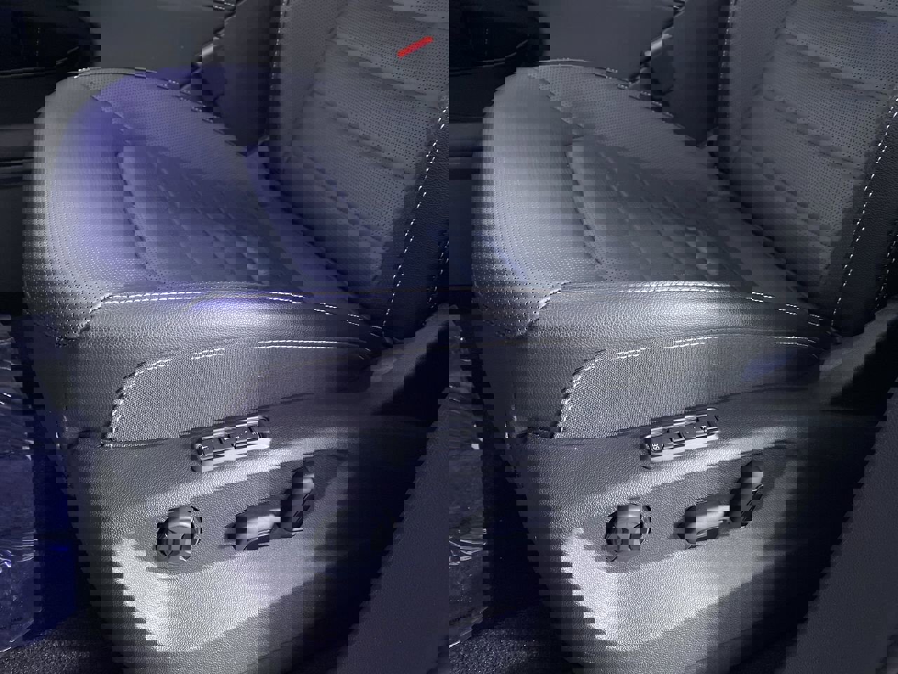 Used 2025 Volkswagen Atlas Cross Sport SEL R-Line image 10