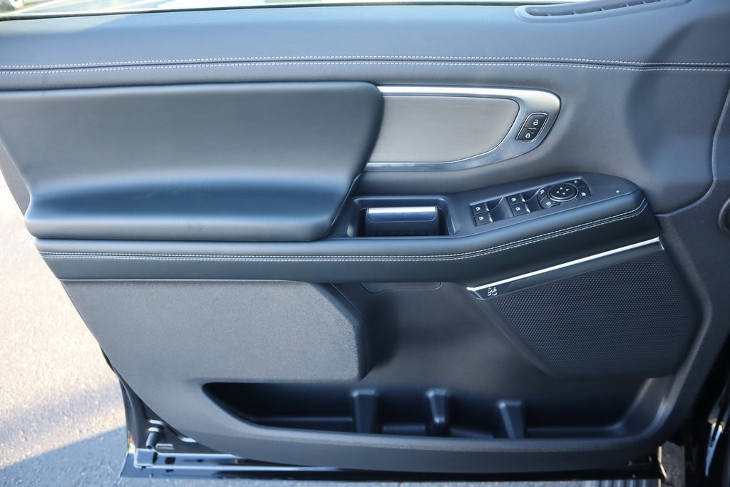 New 2025 Ford Expedition Platinum w/ Driver's Package image 18