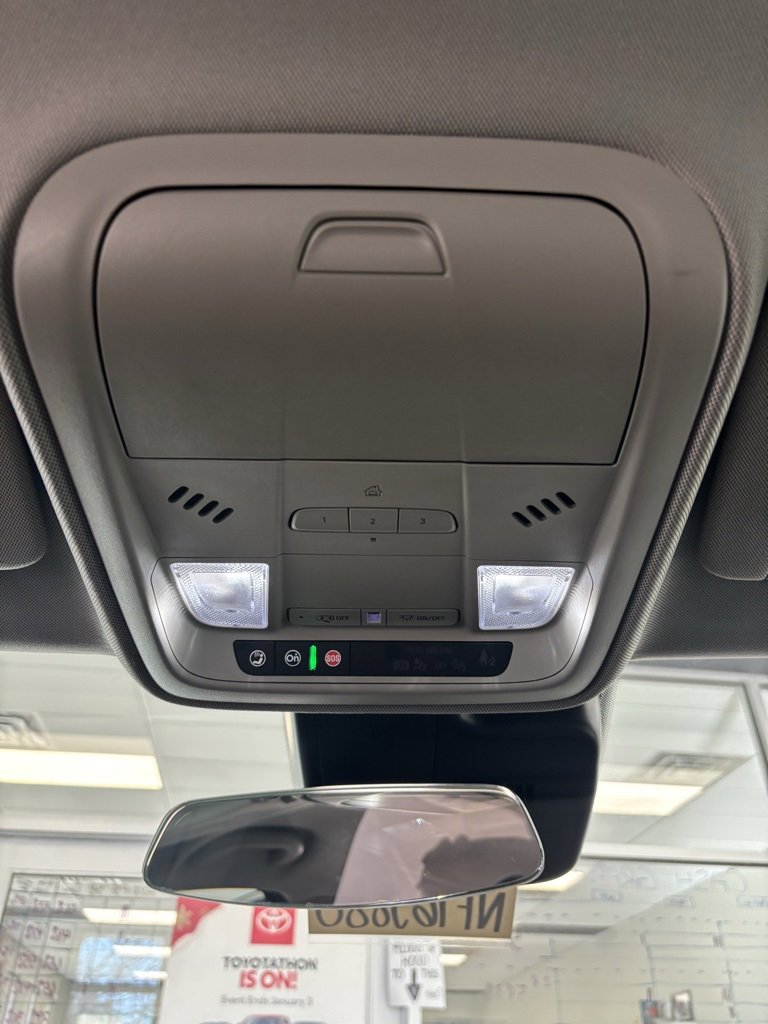 Certified 2022 Cadillac XT4 Luxury image 18