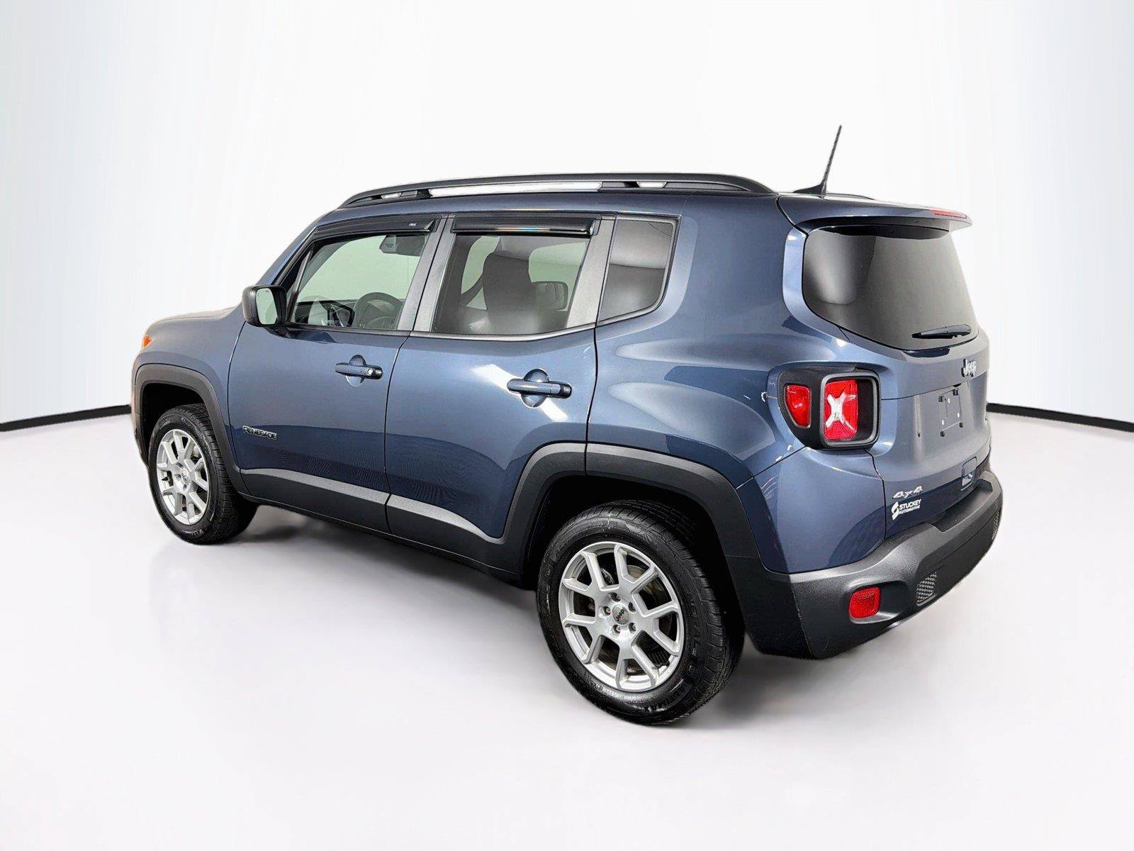 Used 2022 Jeep Renegade Latitude AWD/4WD image 9