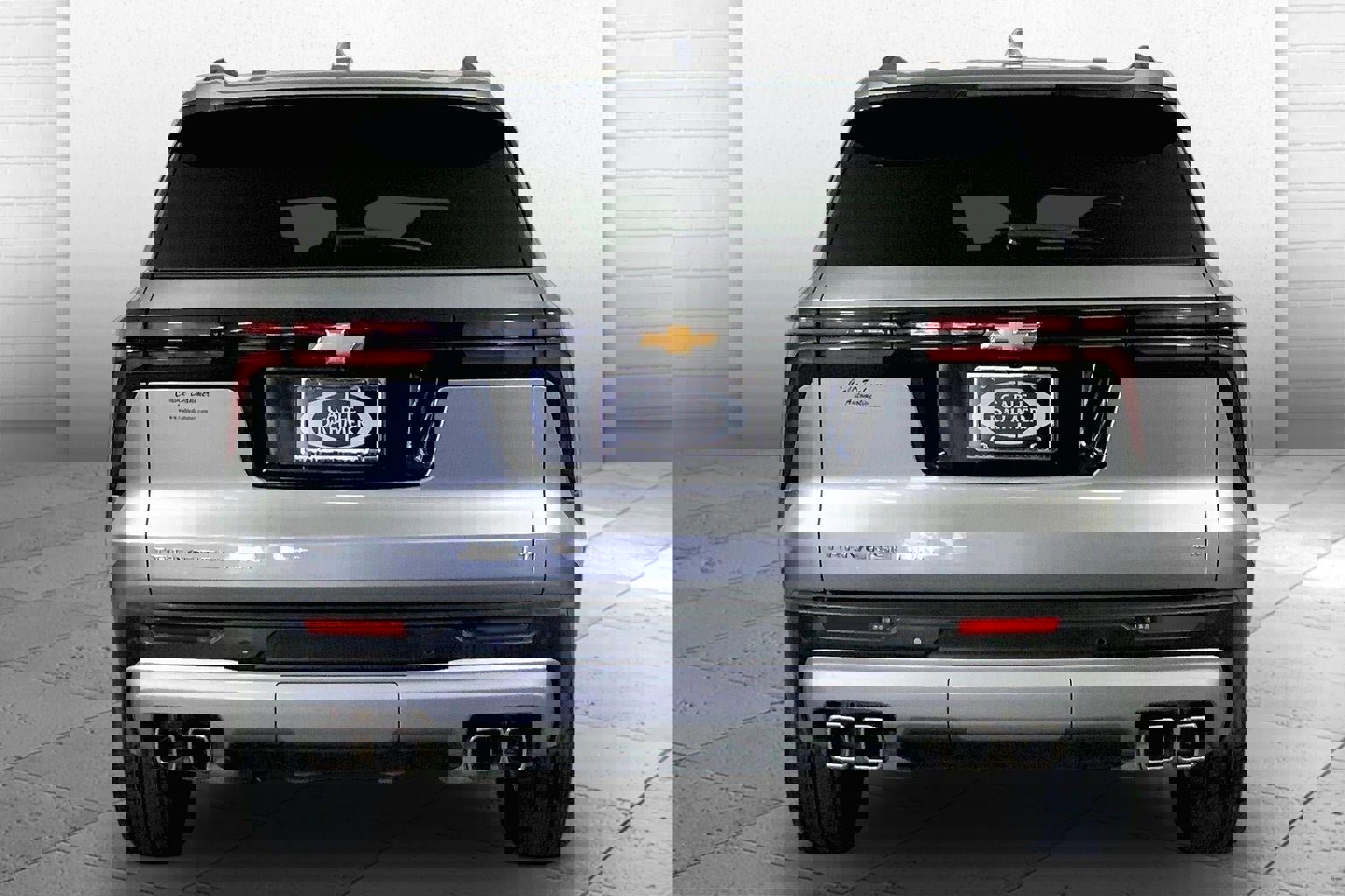 Used 2024 Chevrolet Traverse LT image 3