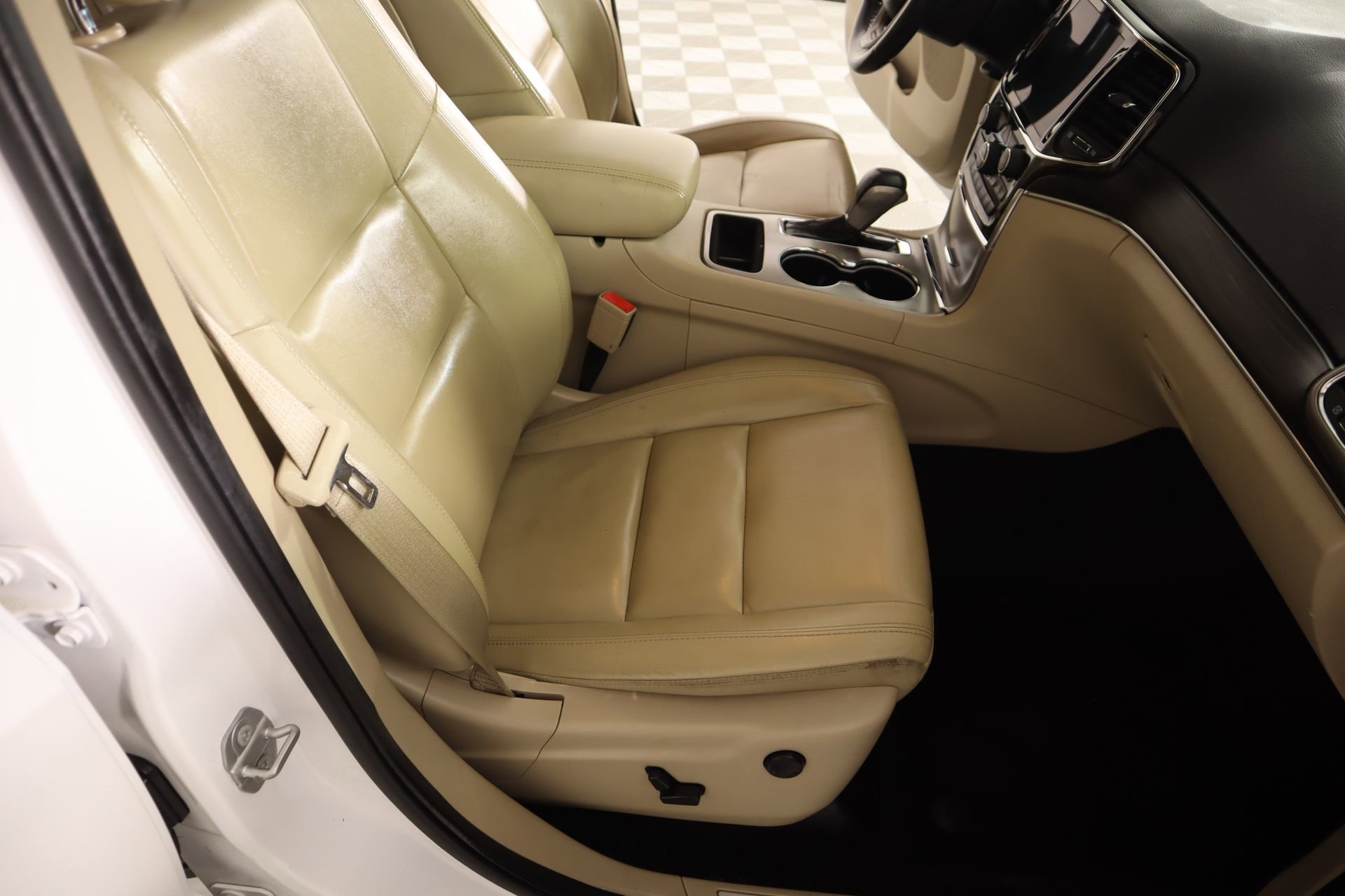 Used 2022 Jeep Grand Cherokee Limited RWD image 14