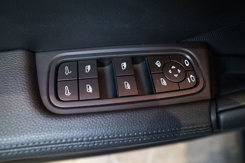 Certified 2025 Porsche Cayenne image 17