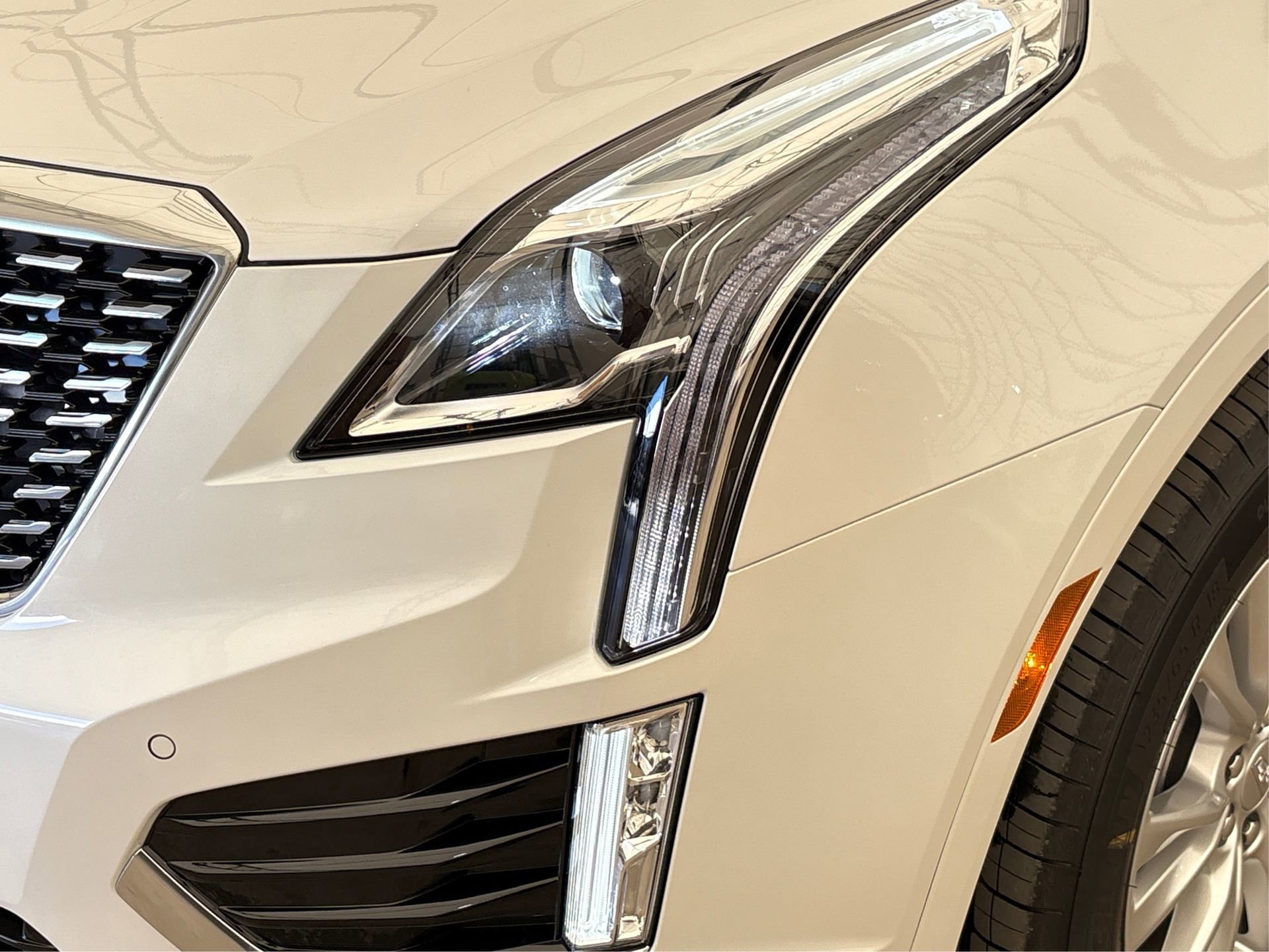 New 2025 Cadillac XT5 Luxury image 14