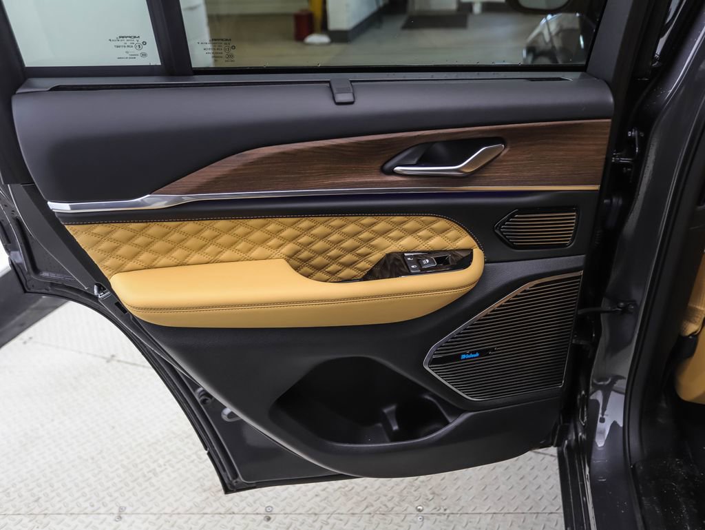 Used 2022 Jeep Grand Cherokee Summit w/ Adv Protech Group IV image 20