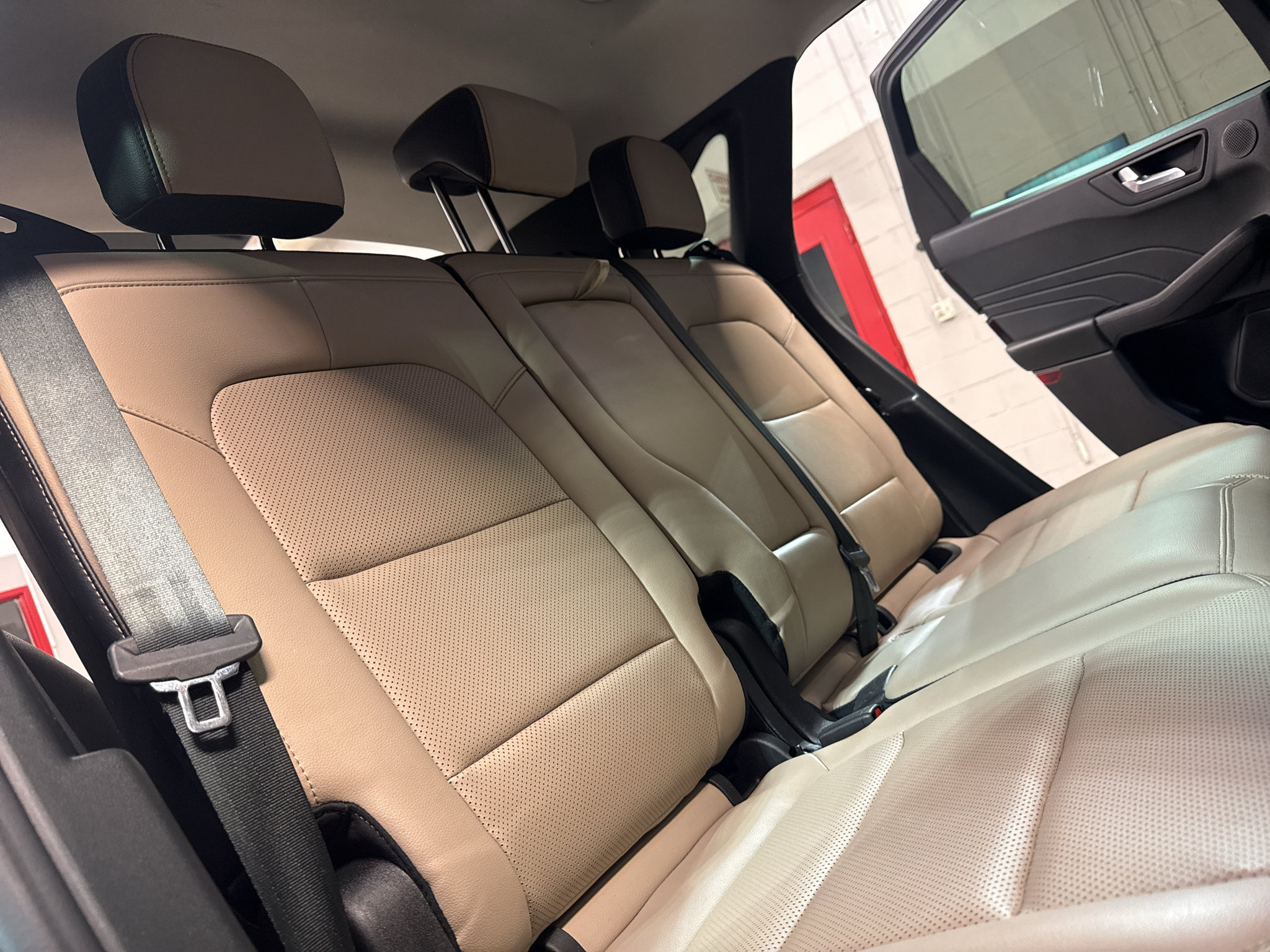 Used 2021 Ford Escape Titanium AWD/4WD image 28