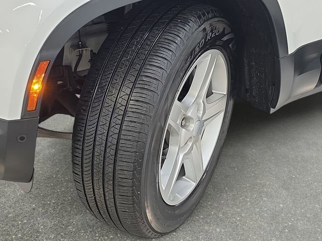 Used 2023 Land Rover Defender 130 SE image 32