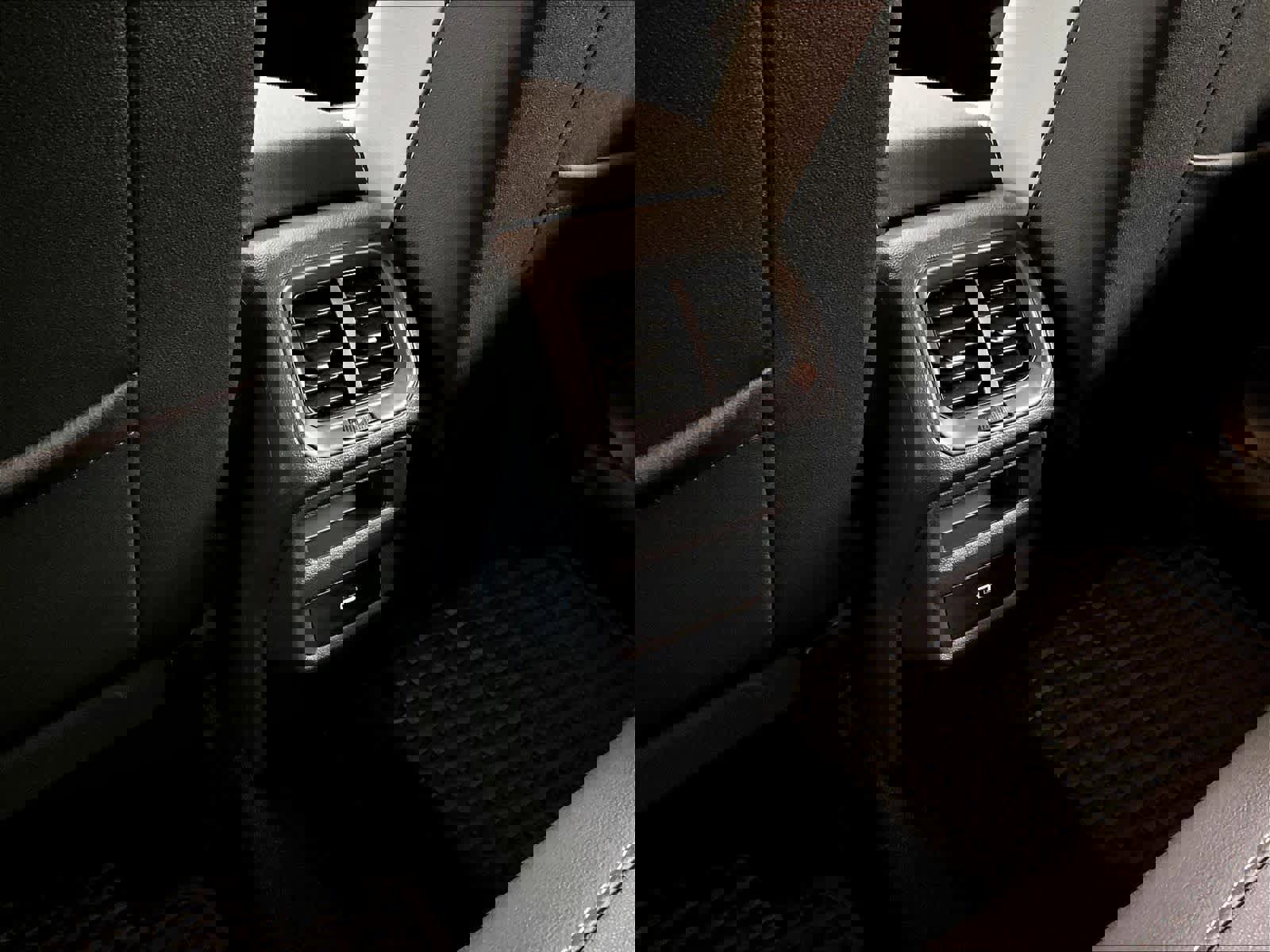 Certified 2025 Volkswagen Taos SE AWD/4WD image 37