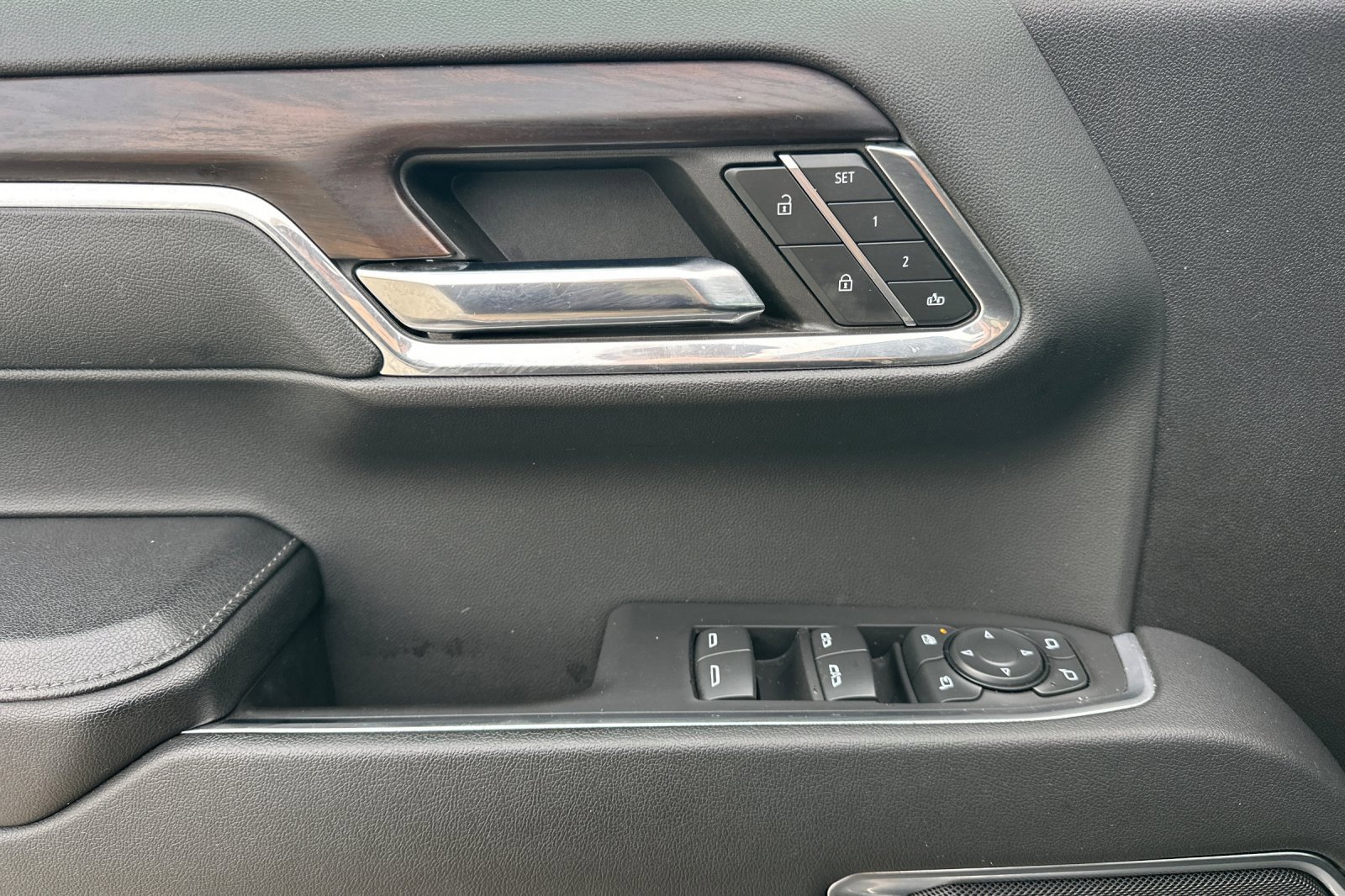 Used 2024 GMC Sierra 1500 SLT image 11