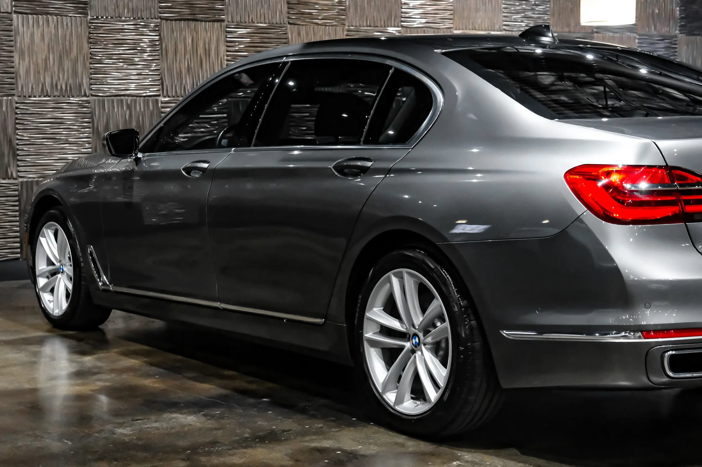 Used 2018 BMW 750i xDrive AWD/4WD image 13