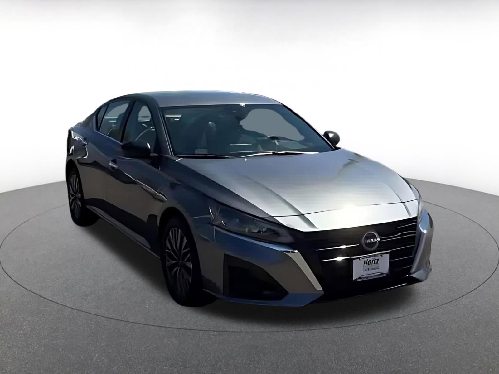 Used 2025 Nissan Altima 2.5 SV image 3