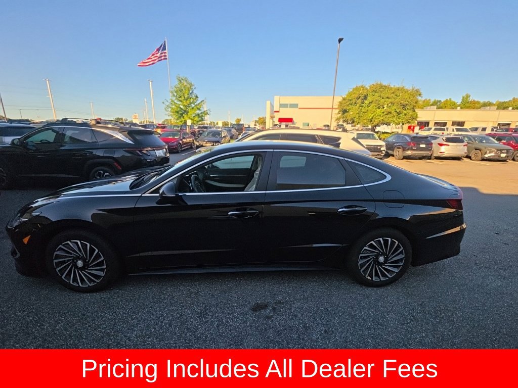 Used 2023 Hyundai Sonata SEL w/ Cargo Package FWD image 2