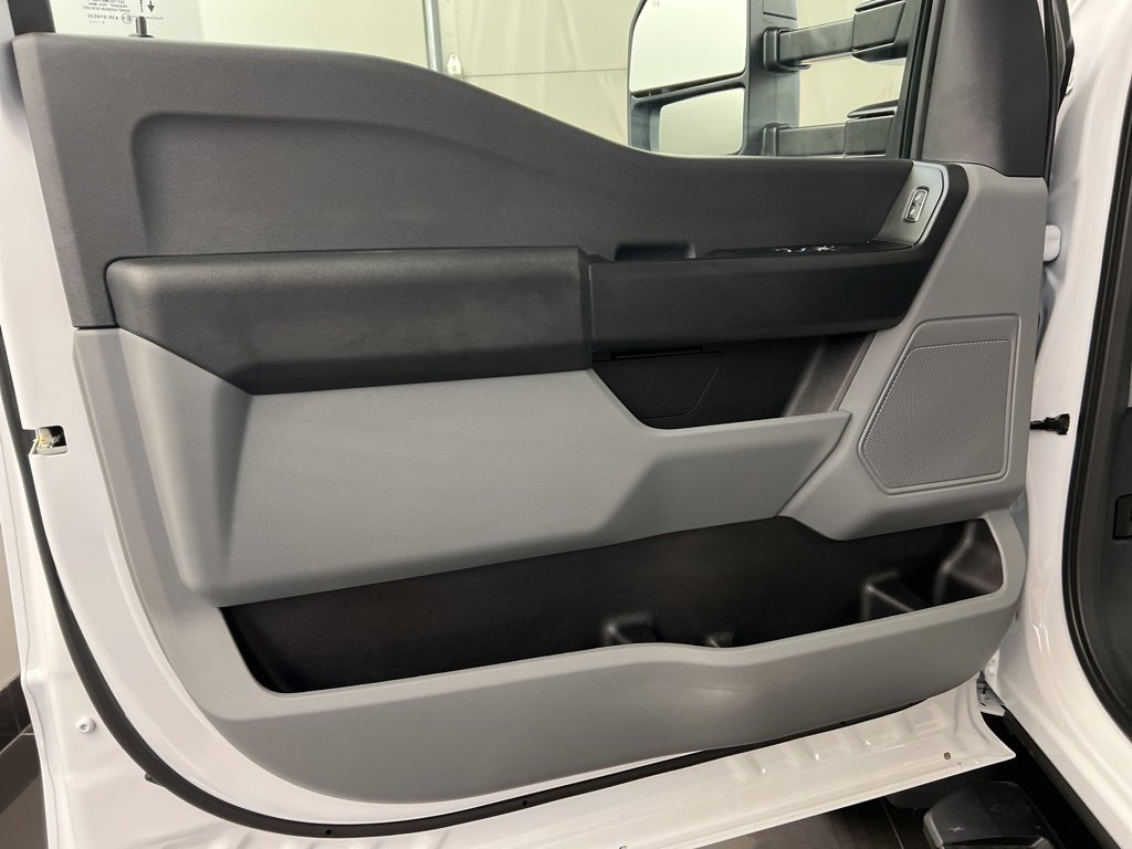 New 2026 Ford F550 4x4 Regular Cab Super Duty image 25