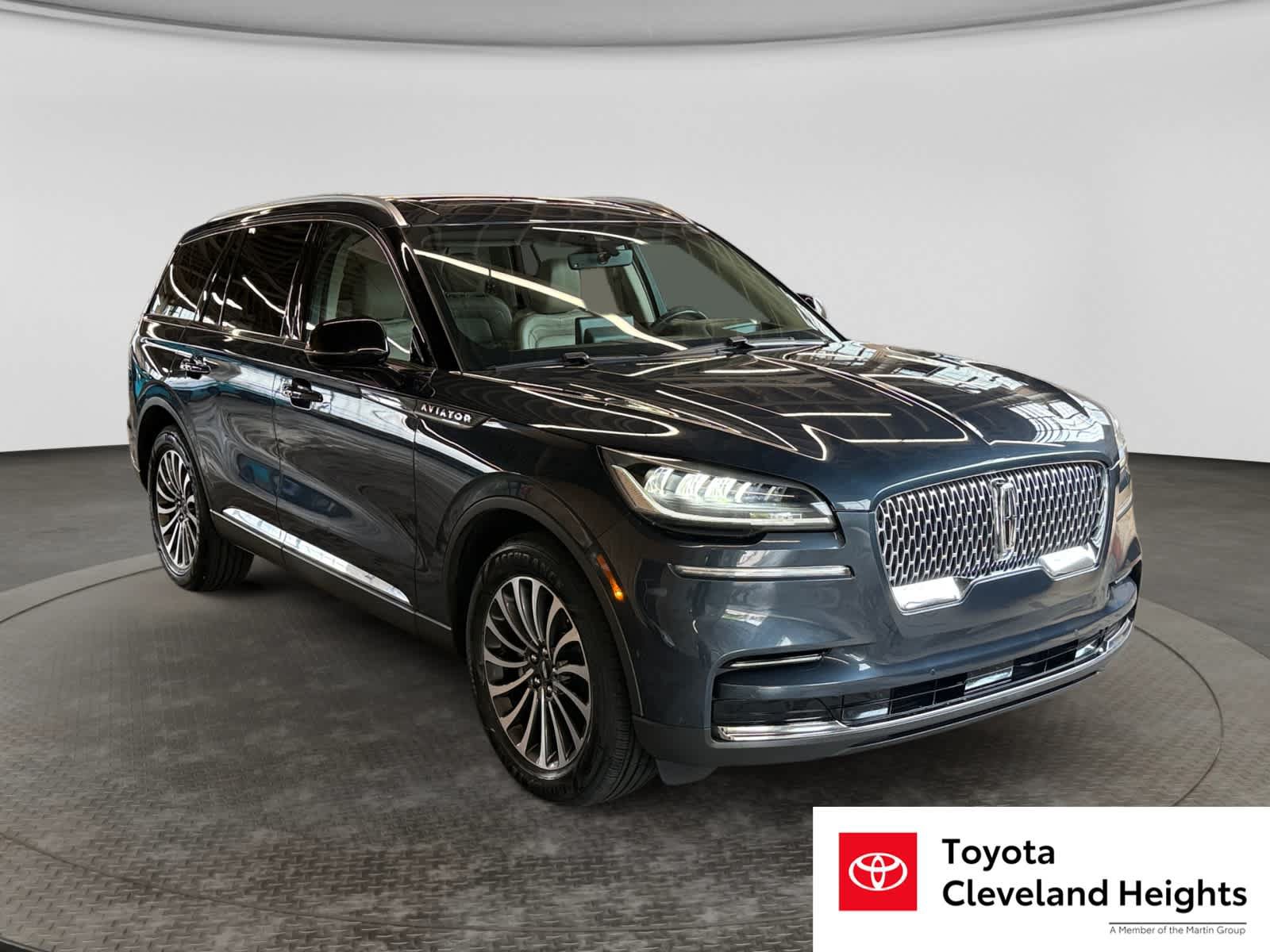 Used 2022 Lincoln Aviator Reserve w/ Equipment Group 201A AWD/4WD image 3