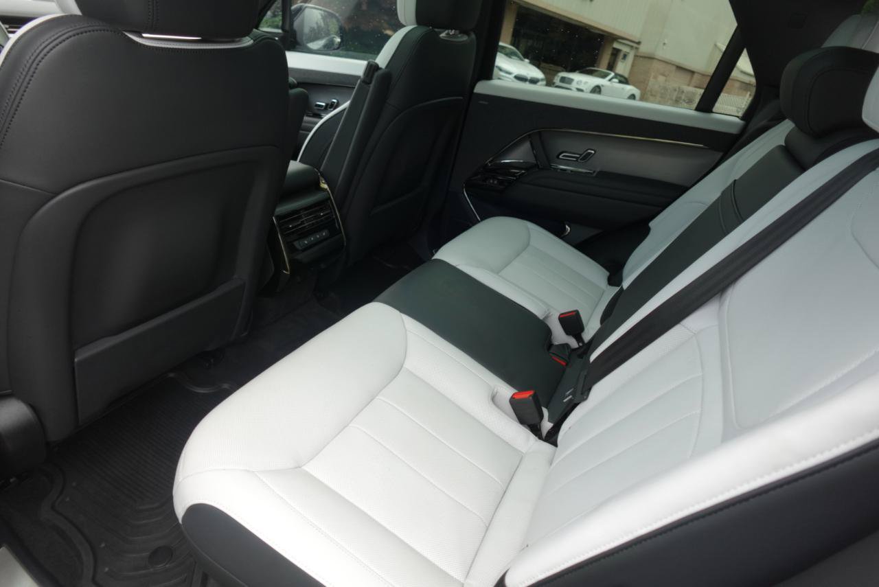 Used 2023 Land Rover Range Rover Sport SE Dynamic AWD/4WD image 12