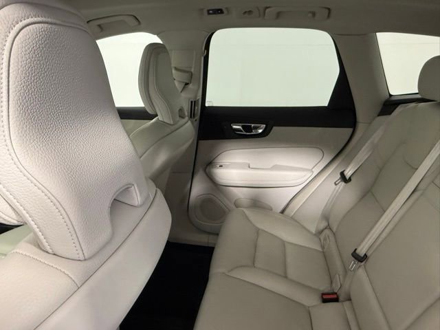 Used 2021 Volvo XC60 T5 Momentum w/ Climate Package image 30