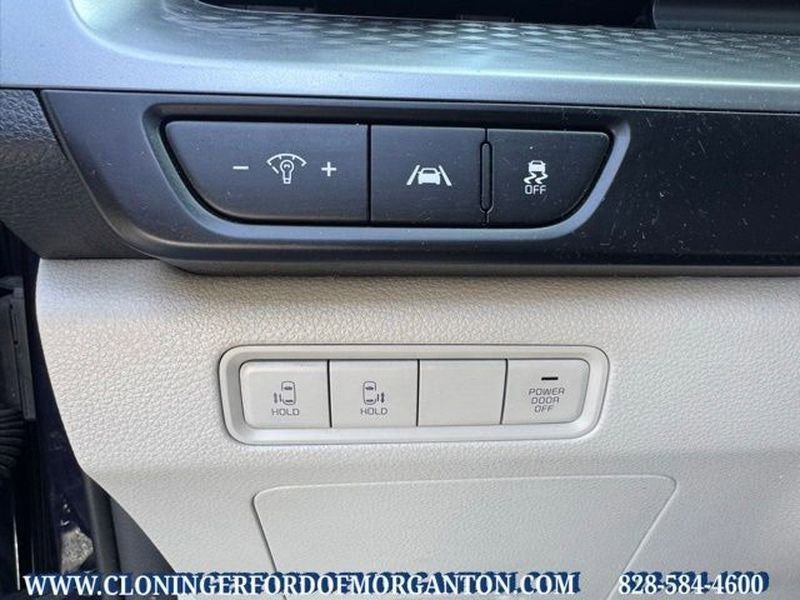 Used 2023 Kia Carnival LX image 25