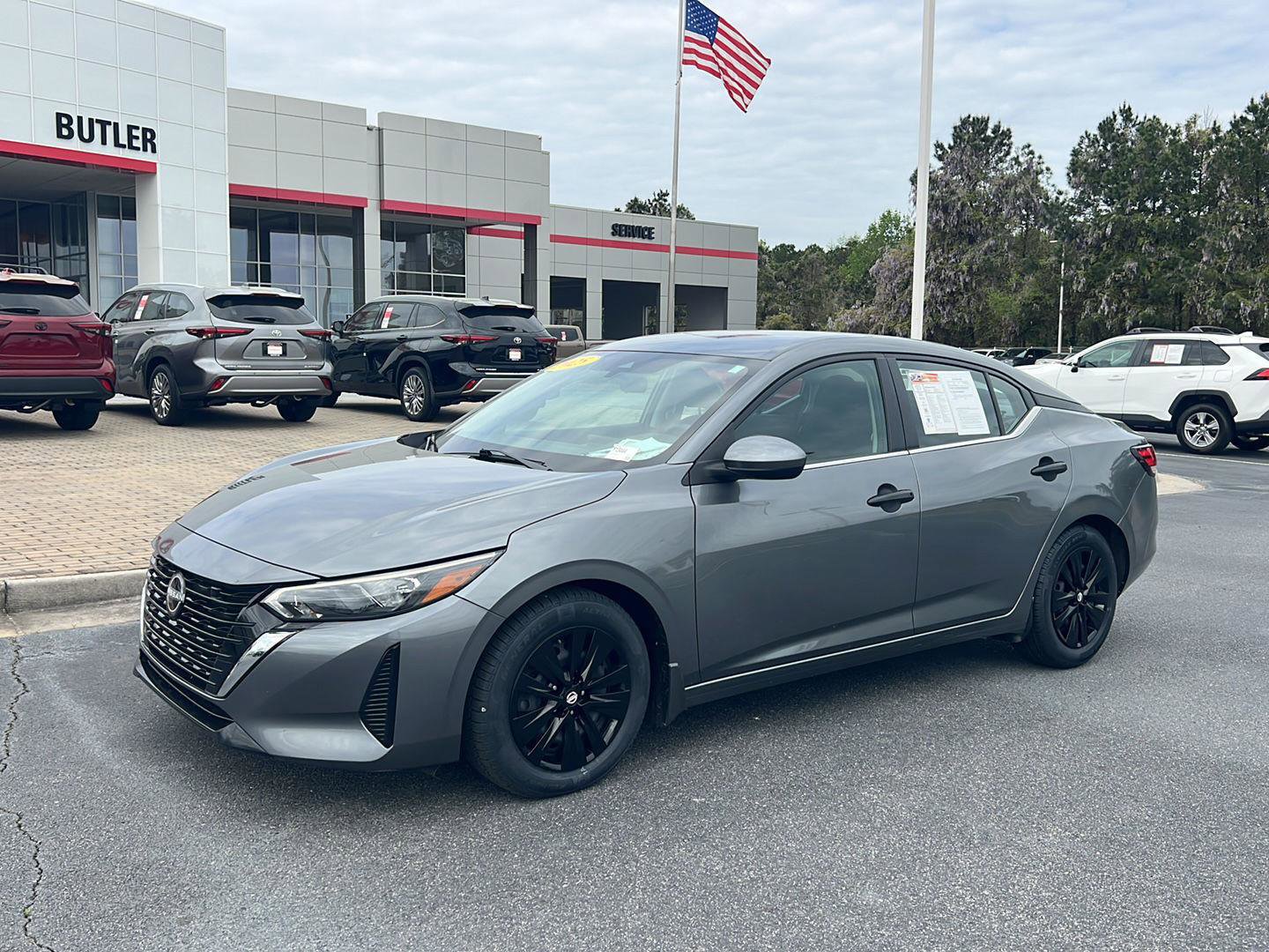 Used 2025 Nissan Sentra S image 2