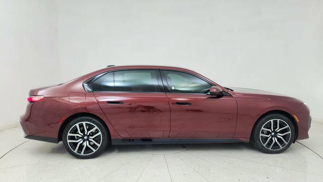 Used 2025 BMW 740i image 6