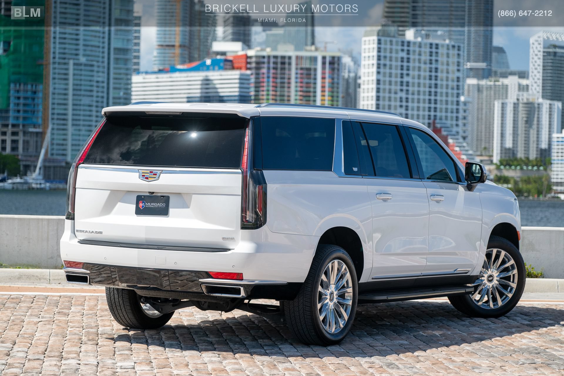 Used 2024 Cadillac Escalade ESV Luxury AWD/4WD image 4