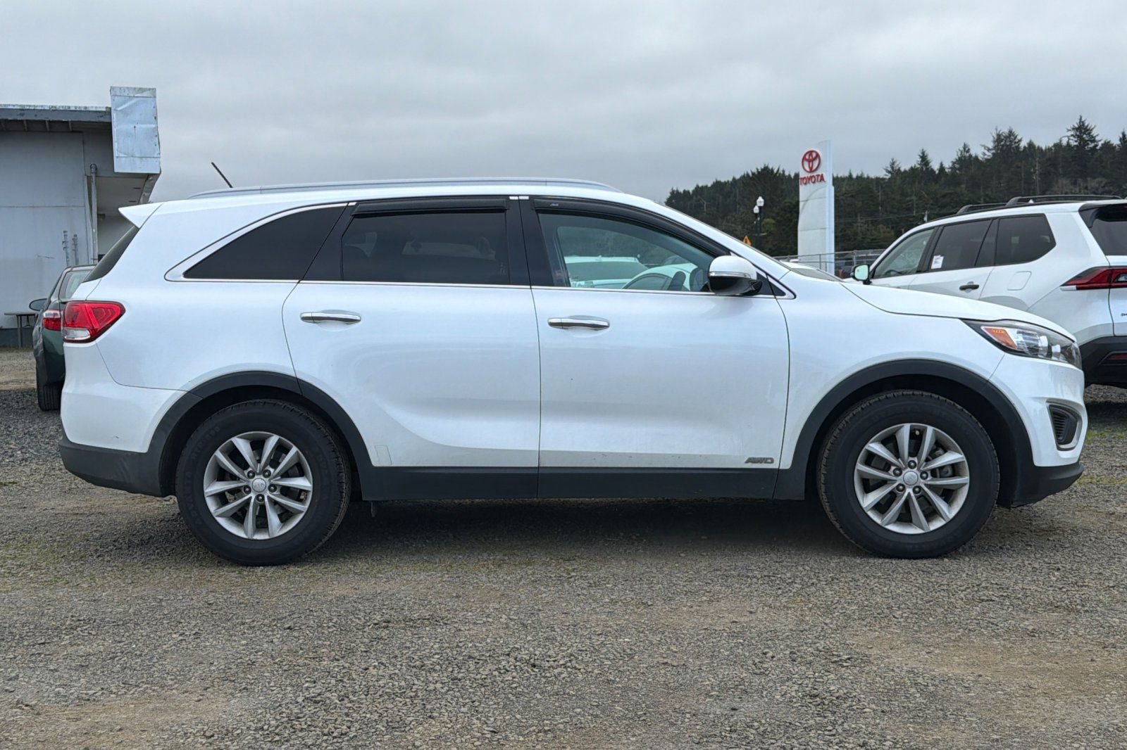 Used 2017 Kia Sorento LX image 4