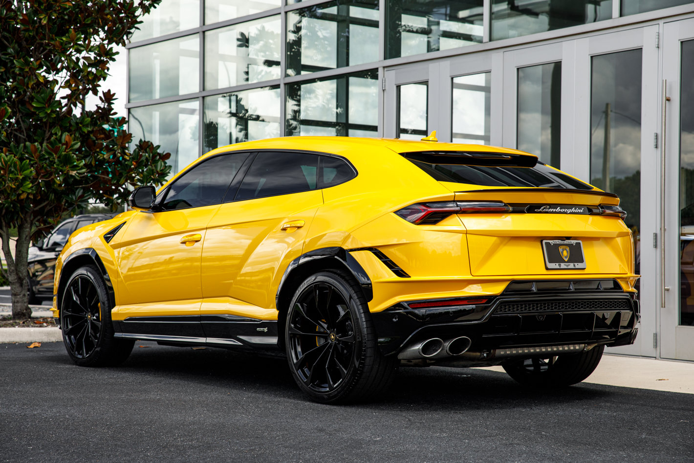 Used 2024 Lamborghini Urus S AWD/4WD image 13