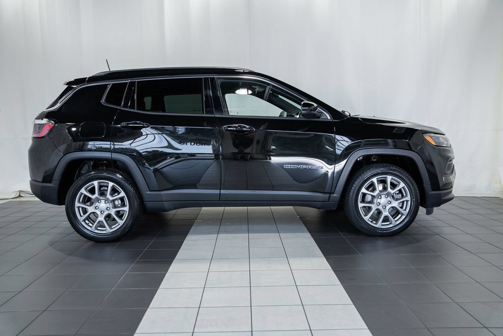 Certified 2023 Jeep Compass Latitude AWD/4WD image 3
