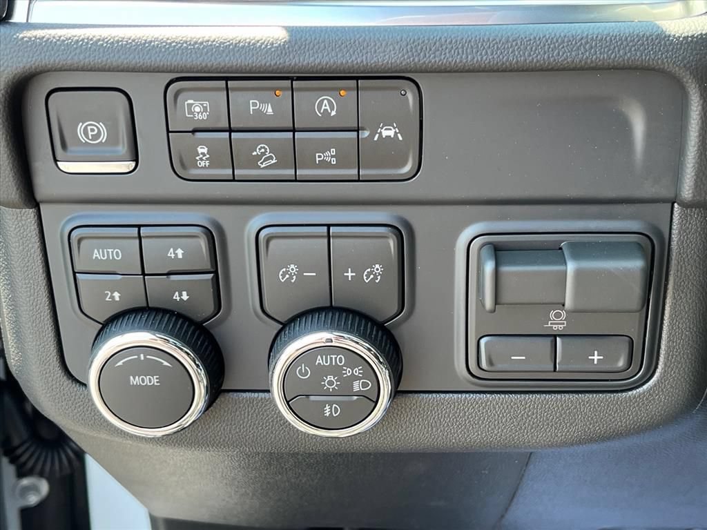 New 2026 Chevrolet Tahoe High Country w/ Sun And Tow Package AWD/4WD image 22