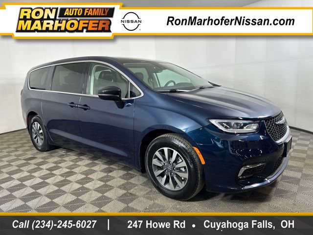 Used 2024 Chrysler Pacifica Select image 1