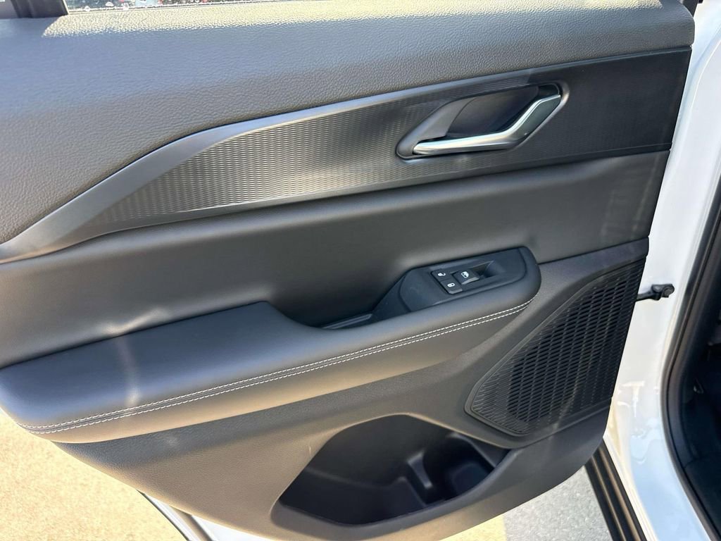 New 2025 Jeep Grand Cherokee Altitude image 8