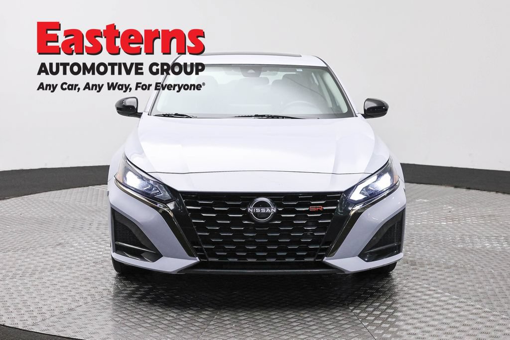 Used 2025 Nissan Altima 2.5 SR w/ SR Premium Package AWD/4WD image 2
