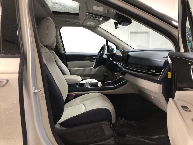 New 2026 Kia Carnival SX w/ SX Dark Edition Package image 14