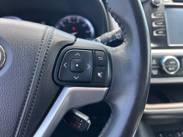 Used 2014 Toyota Highlander XLE AWD/4WD image 15