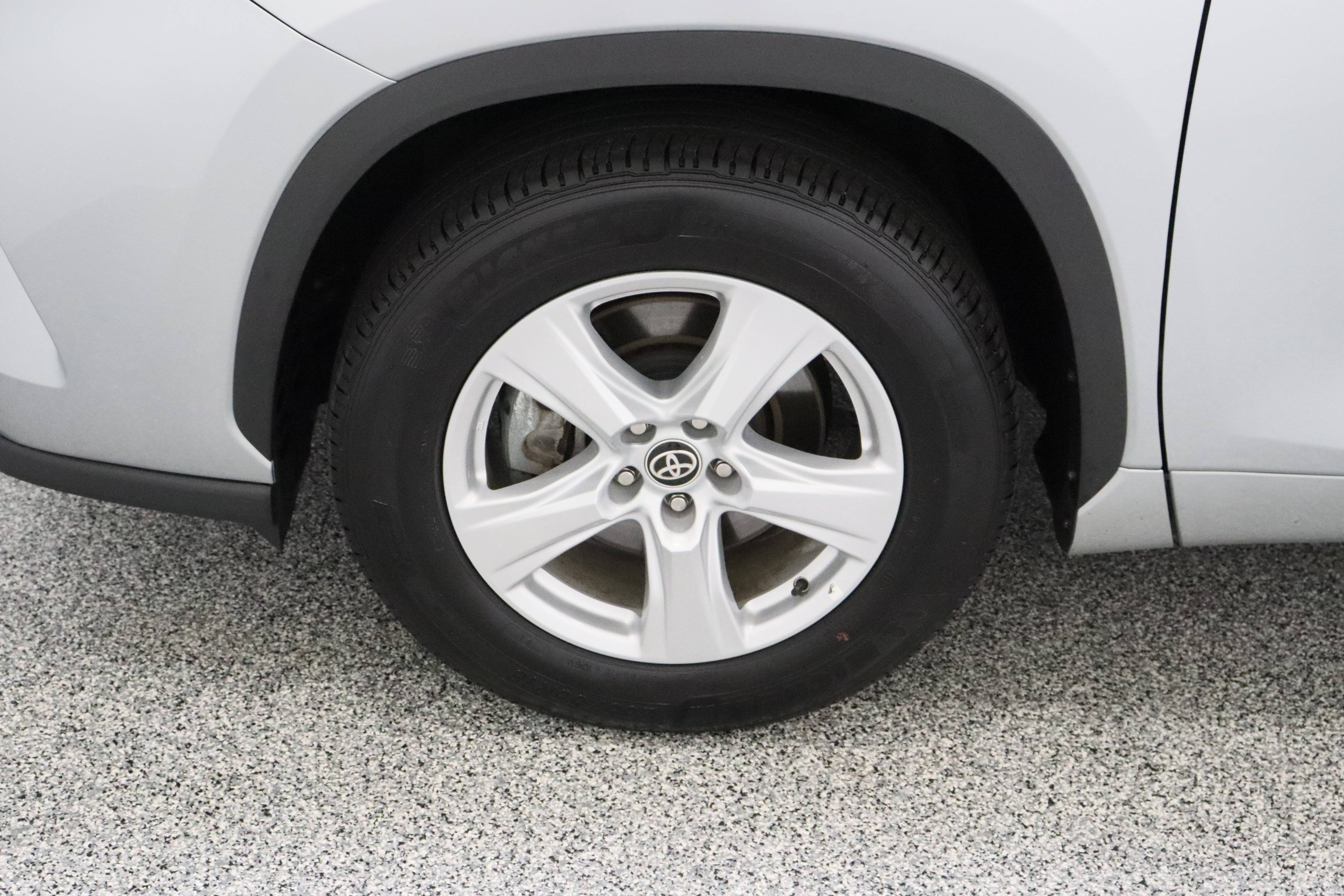 Certified 2025 Toyota Highlander LE FWD image 11