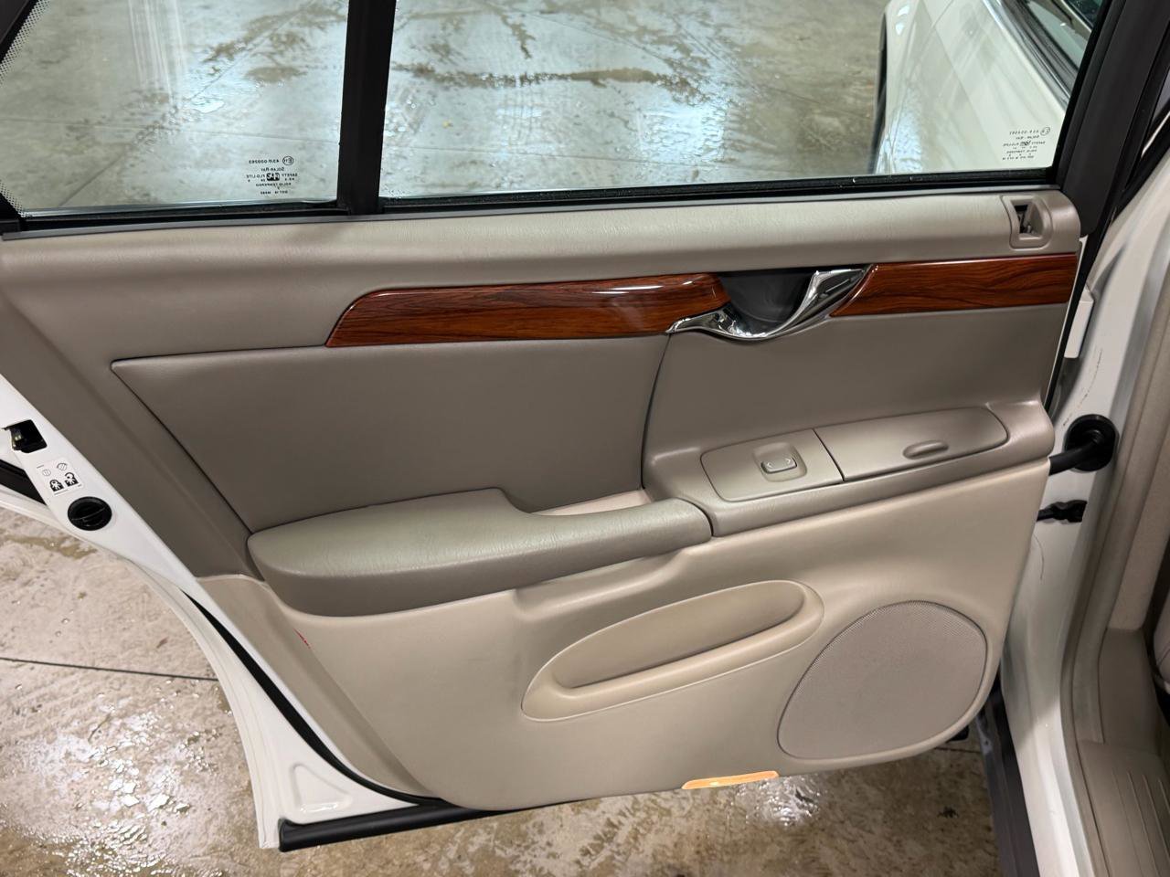 Used 2005 Cadillac De Ville Premium FWD image 14