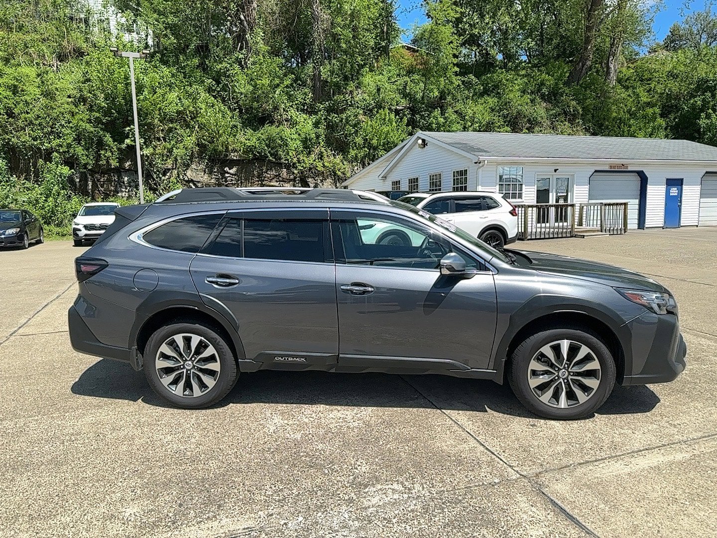Certified 2025 Subaru Outback Touring w/ Popular Package #2 AWD/4WD image 3