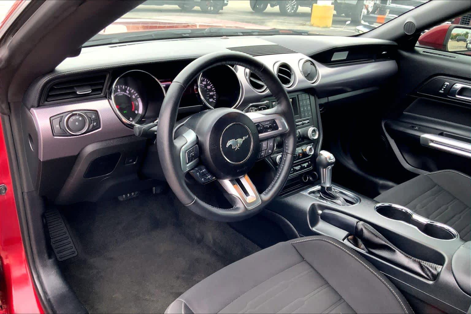 Used 2017 Ford Mustang Coupe RWD image 13