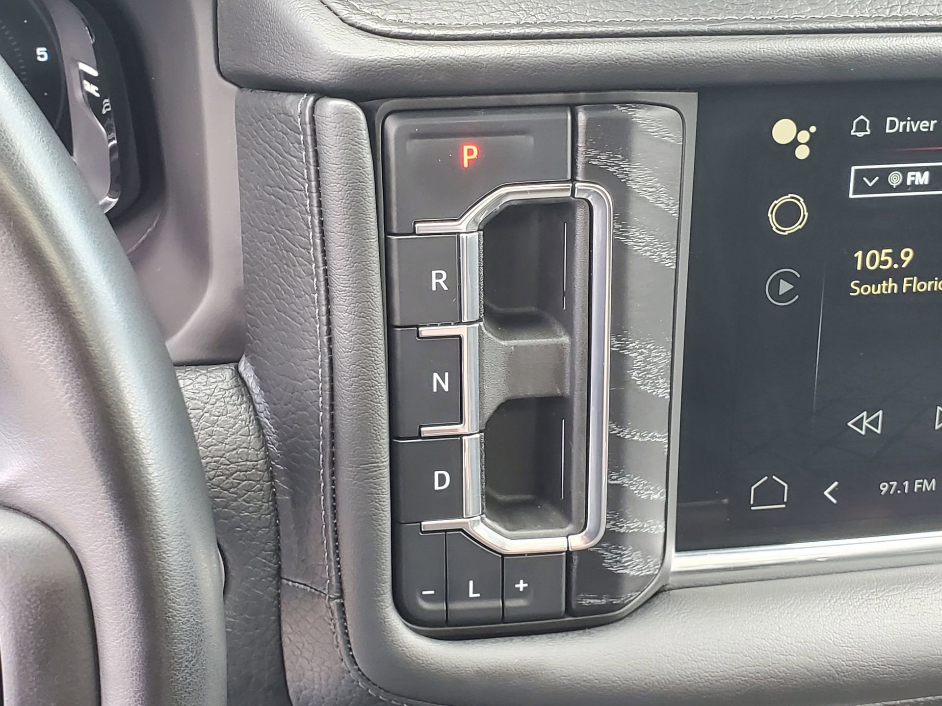 Used 2023 GMC Yukon XL Denali image 32