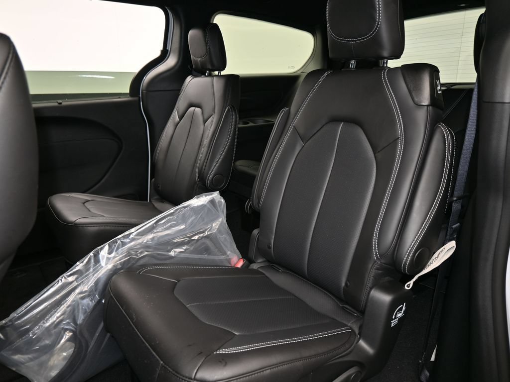 New 2026 Chrysler Pacifica Select w/ S Appearance Package FWD image 28
