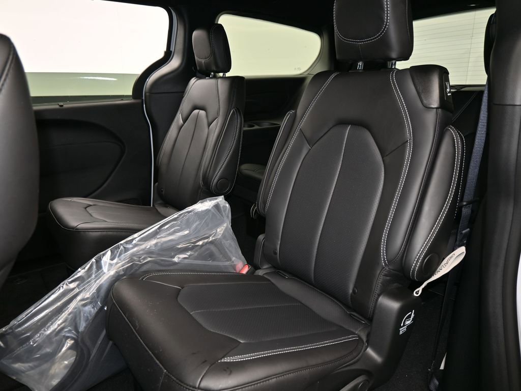 New 2026 Chrysler Pacifica Select w/ S Appearance Package image 28