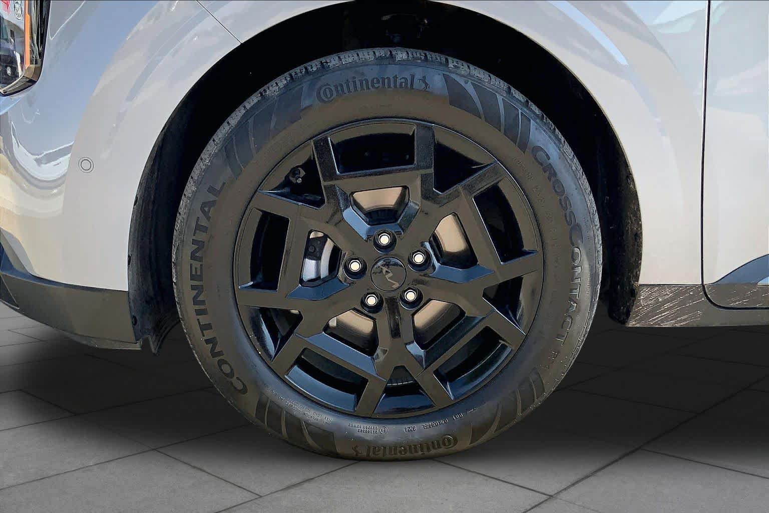 Used 2025 Kia Carnival SX Prestige FWD image 11