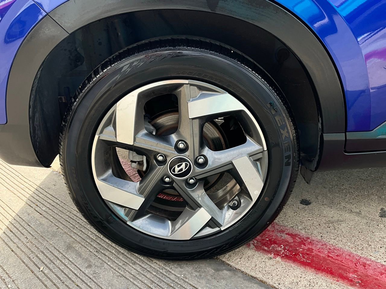 Used 2025 Hyundai Venue SEL image 9