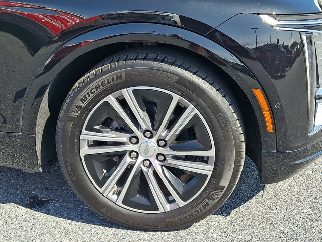Certified 2024 Cadillac Lyriq Luxury AWD/4WD image 8