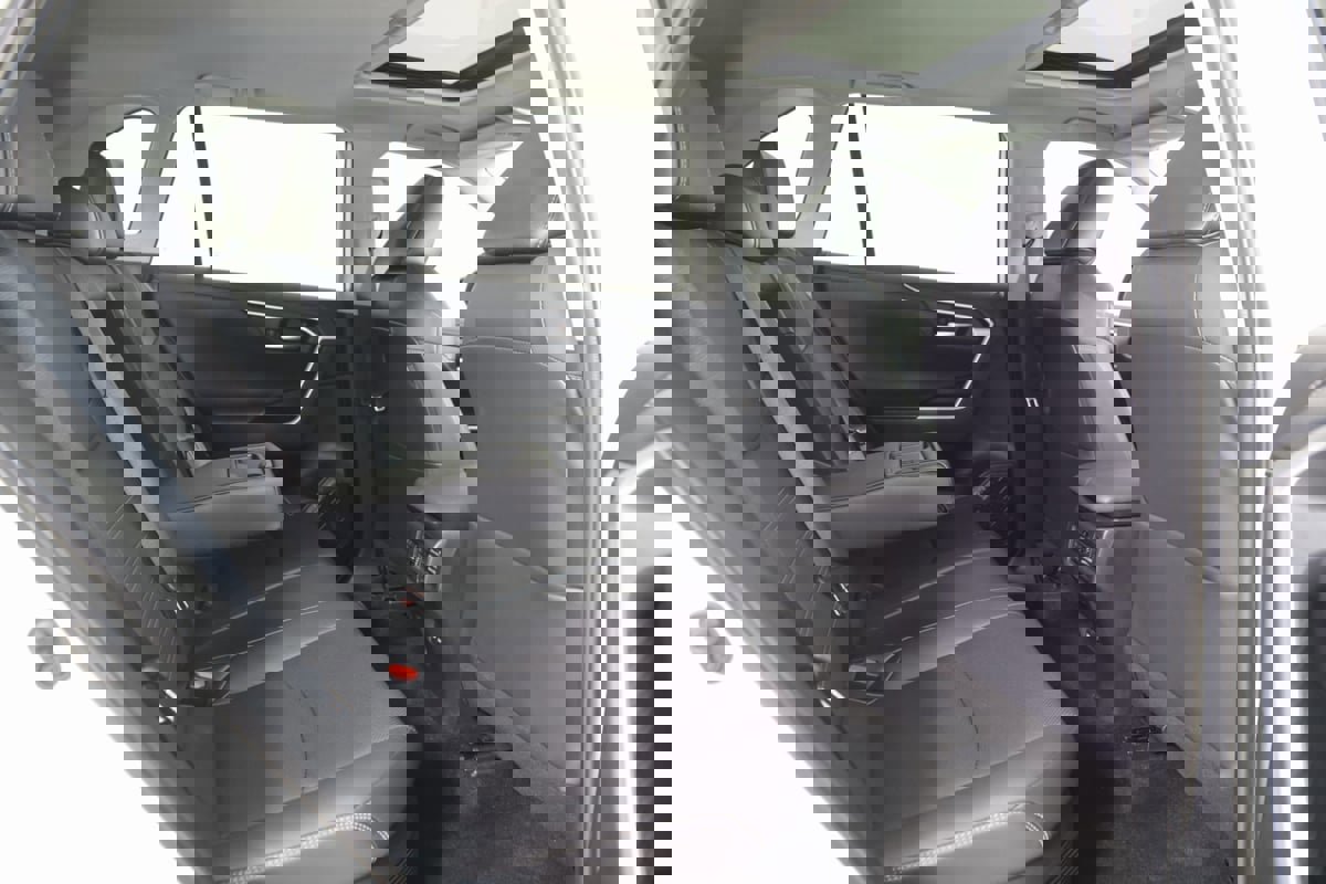 Used 2022 Toyota RAV4 Limited image 13