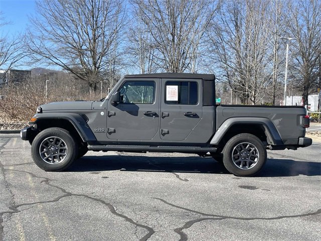 Used 2020 Jeep Gladiator Overland image 2
